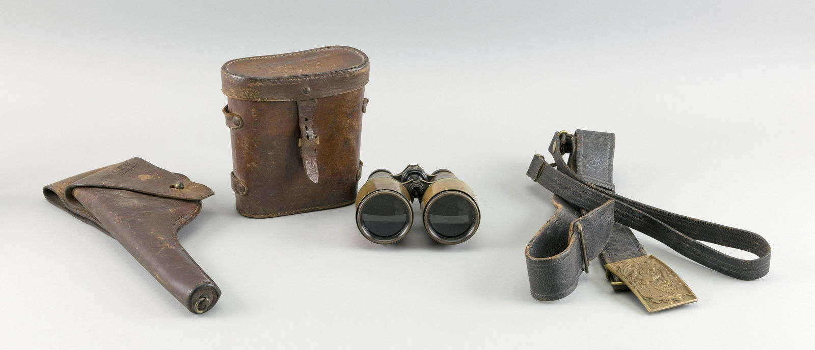 CIVIL WAR UNION BELT BUCKLE AND HOLDER, A WORLD WAR I (1 of 2)