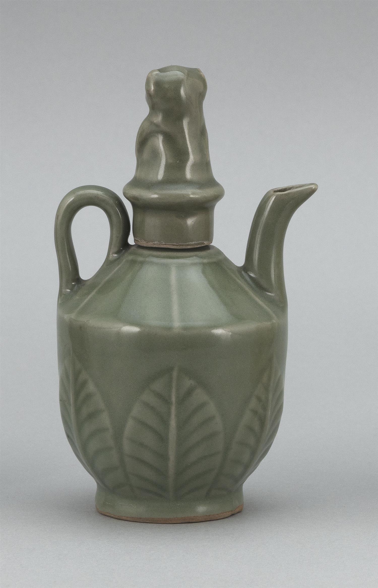 CHINESE LONGQUAN CELADON PORCELAIN WINEPOT   19th (1 of 3)