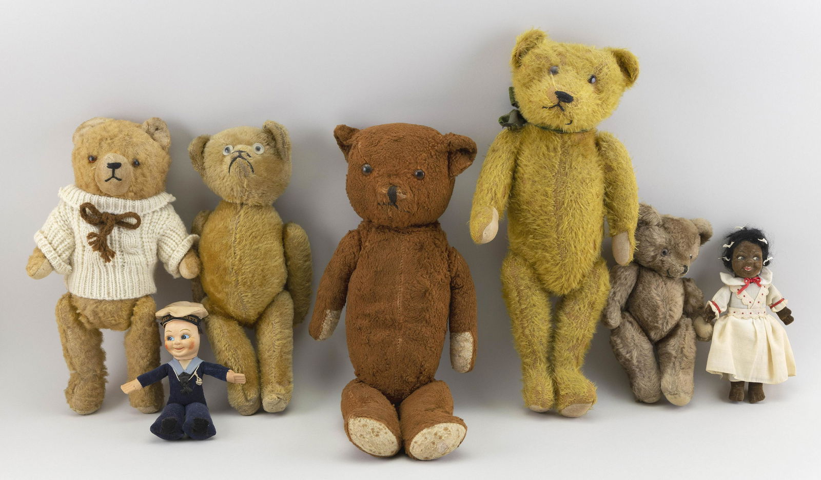 FIVE ENGLISH TEDDY BEARS AND TWO NORAH WELLINGS DOLLS (1 of 1)