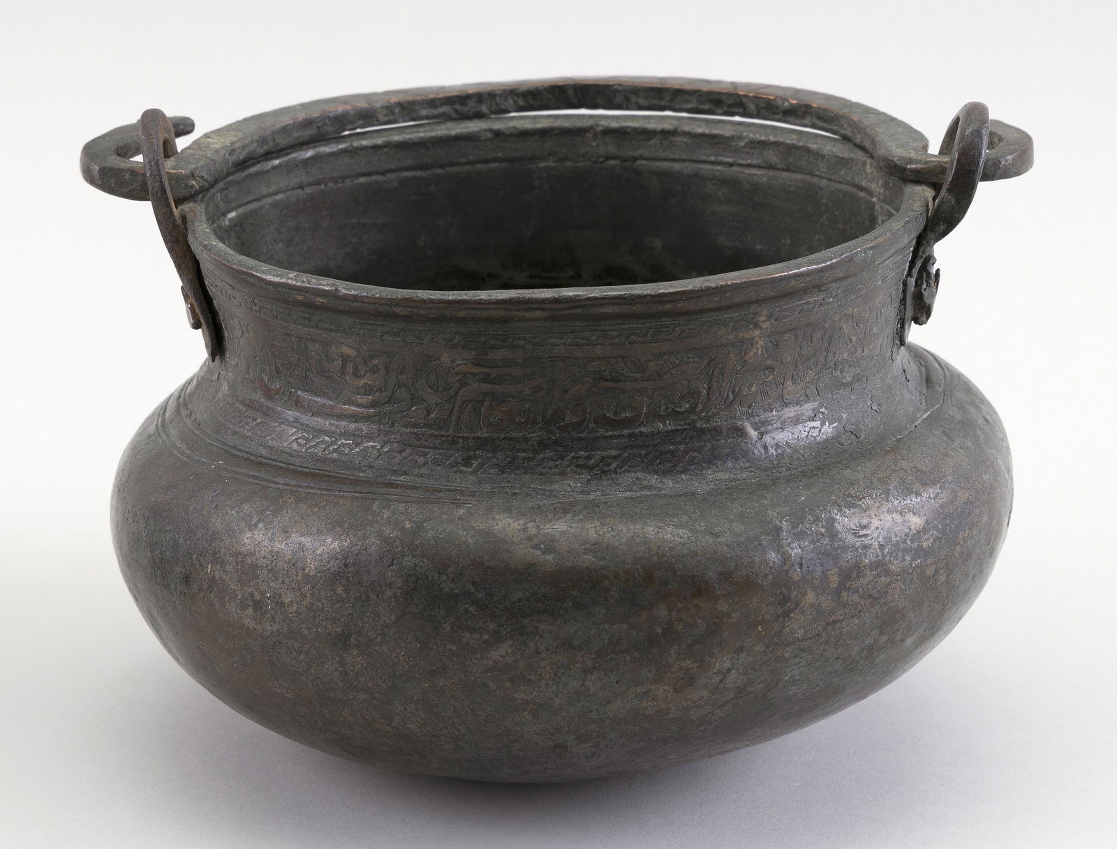 MIDDLE EASTERN HAND-HAMMERED BRONZE VESSEL 18th Century (1 of 2)