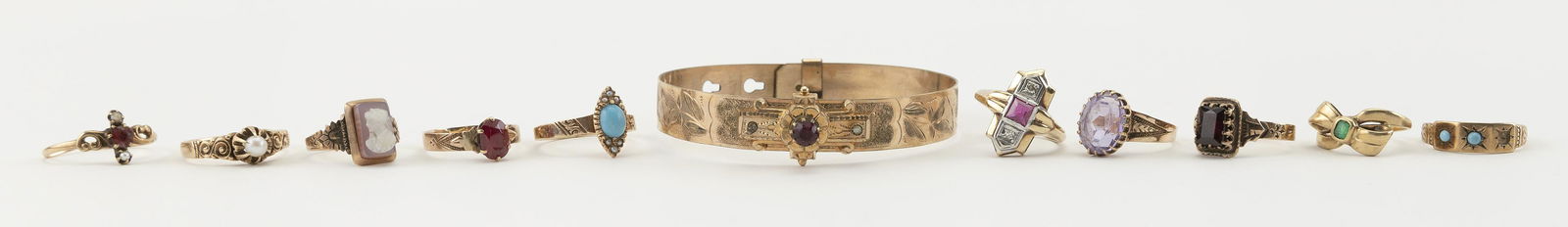 TWELVE PIECES OF VINTAGE AND ANTIQUE JEWELRY Together (1 of 2)