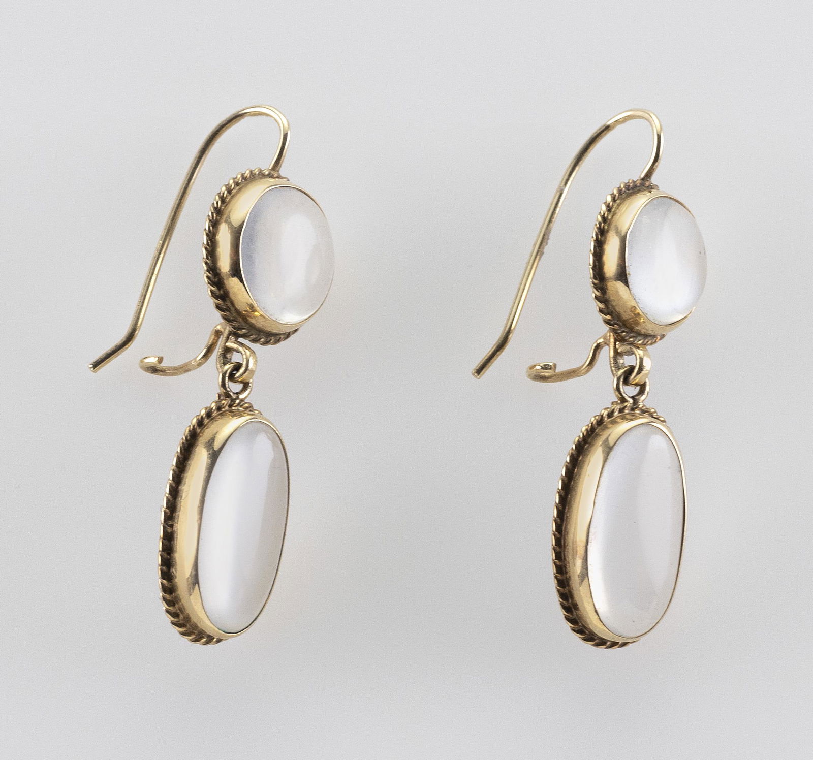 PAIR OF 14KT GOLD AND MOONSTONE EARRINGS Rope-twist (1 of 1)