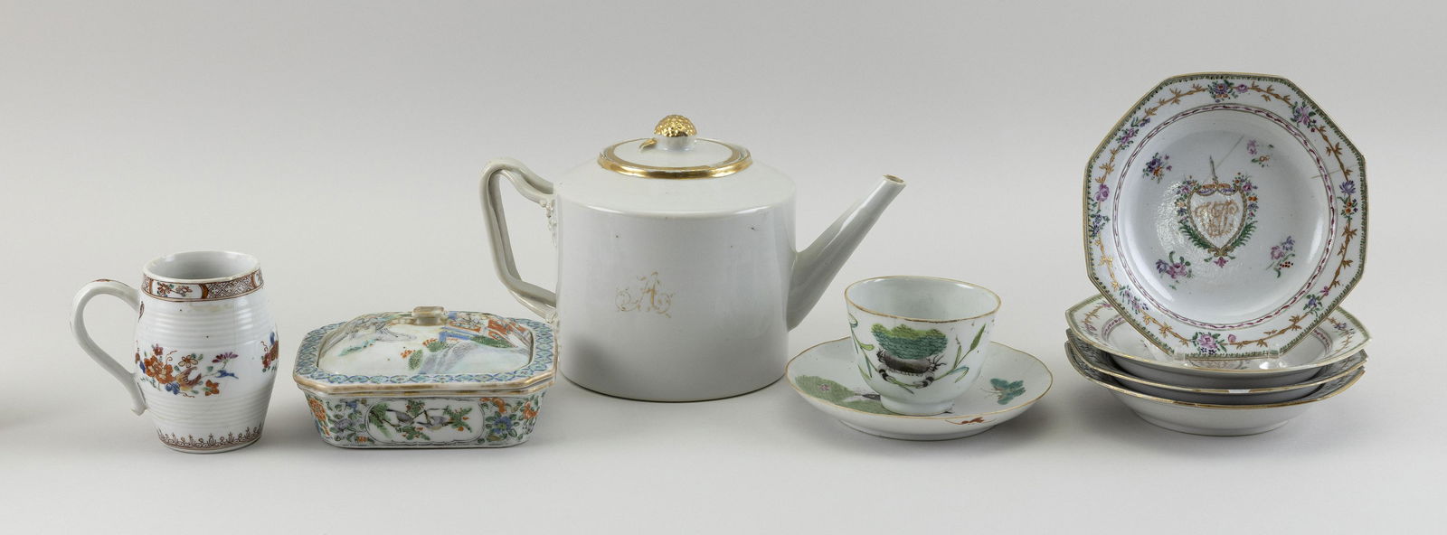 NINE PIECES OF CHINESE AND CHINESE EXPORT PORCELAIN (1 of 2)