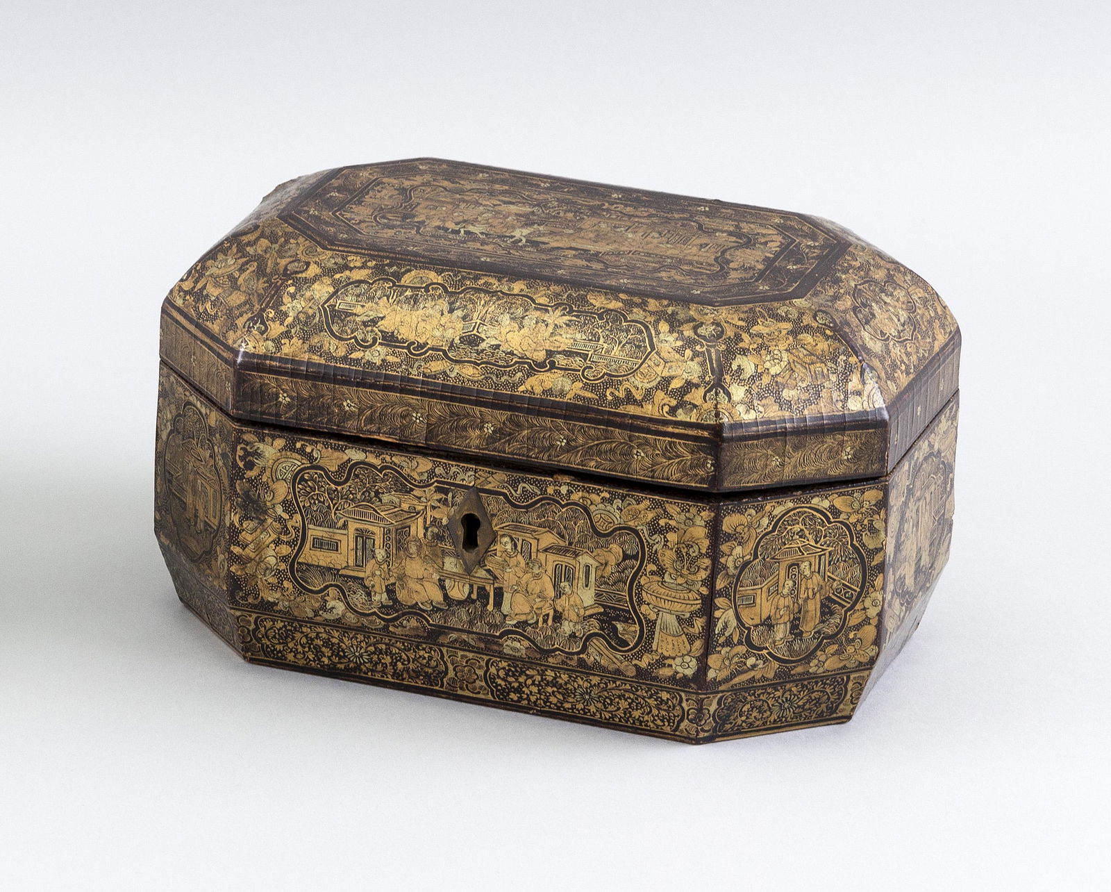 CHINESE LACQUER AND GILT BOX 19th Century Height 4.5". (1 of 4)