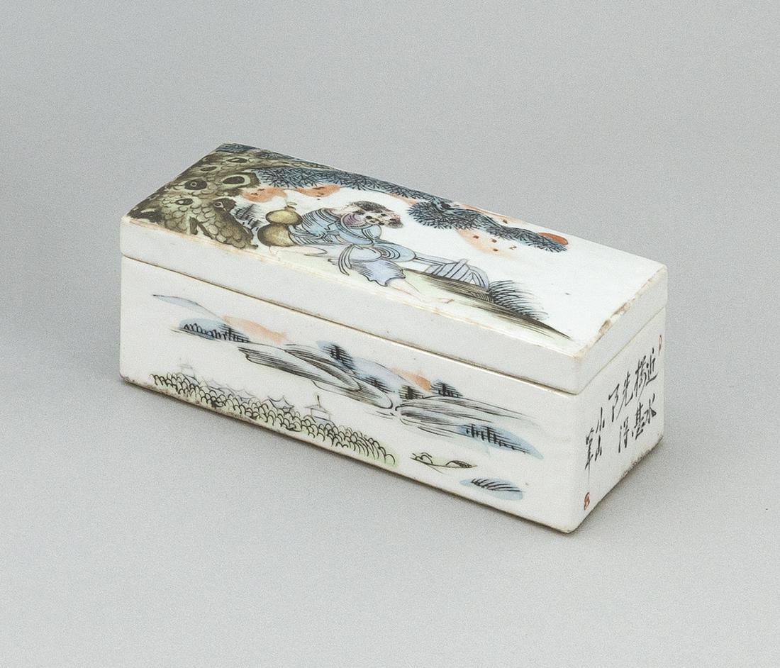 CHINESE PORCELAIN RAZOR BOX 19th Century Height 3”. (1 of 5)