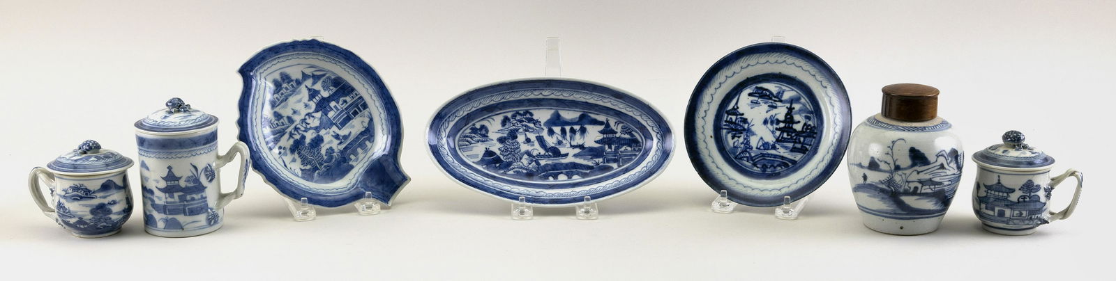 SEVEN PIECES OF CHINESE EXPORT BLUE AND WHITE CANTON (1 of 4)