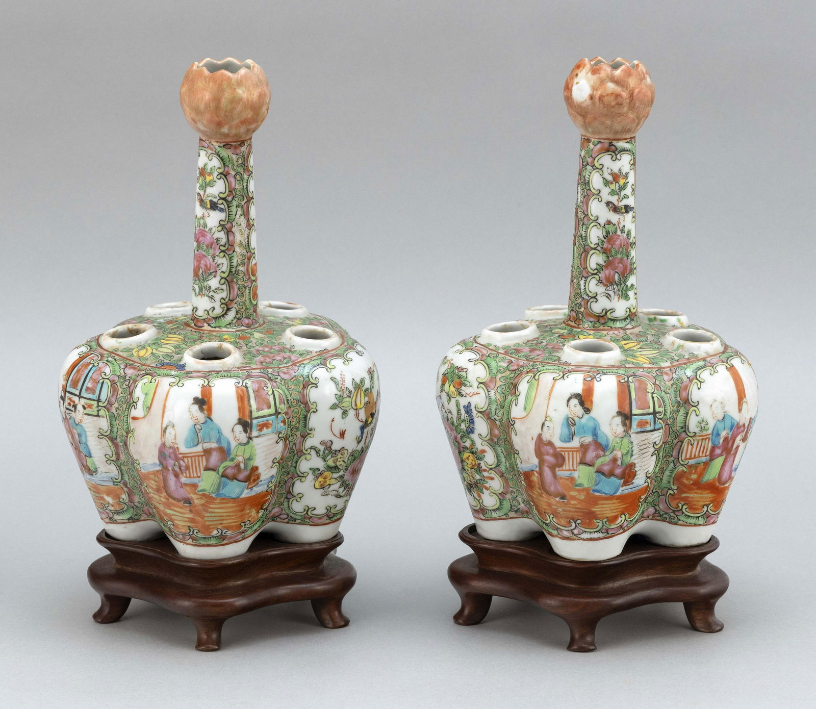 PAIR OF CHINESE EXPORT ROSE MEDALLION PORCELAIN CROCUS (1 of 4)
