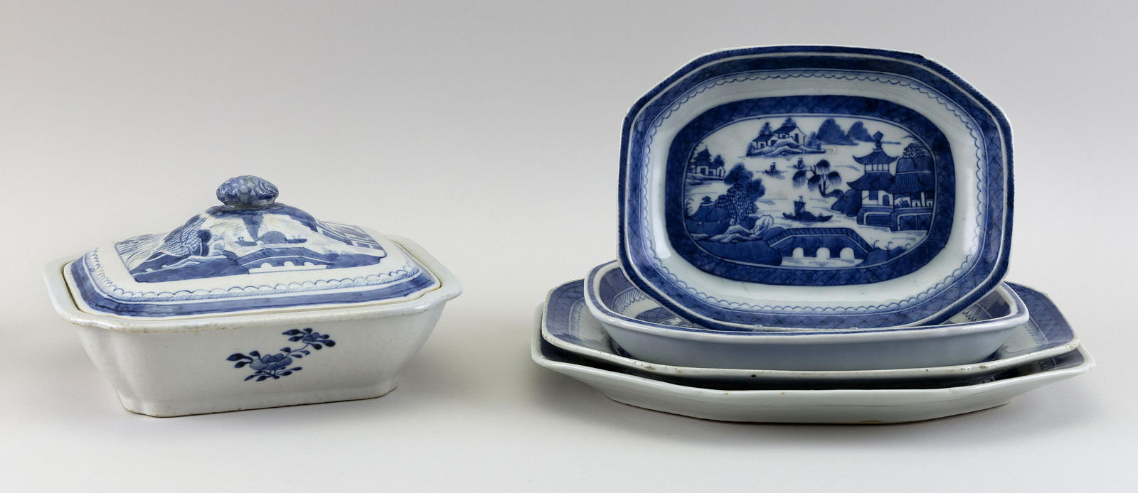 FIVE PIECES OF CHINESE EXPORT BLUE AND WHITE CANTON (1 of 2)