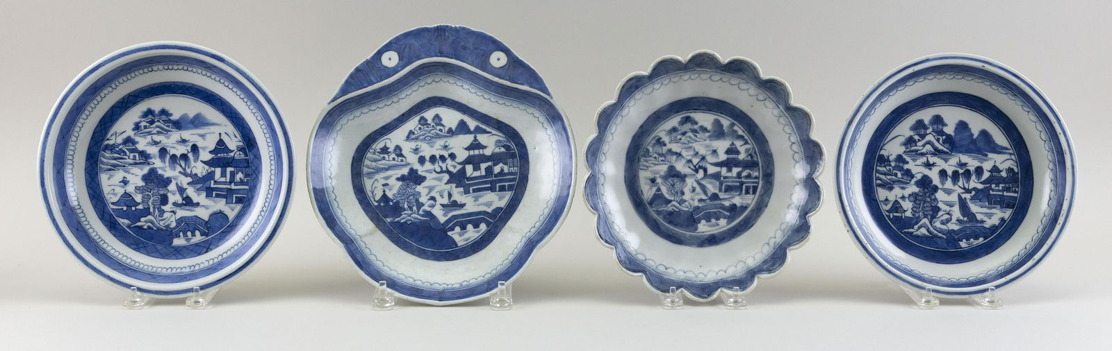FOUR CHINESE EXPORT BLUE AND WHITE CANTON PORCELAIN (1 of 2)
