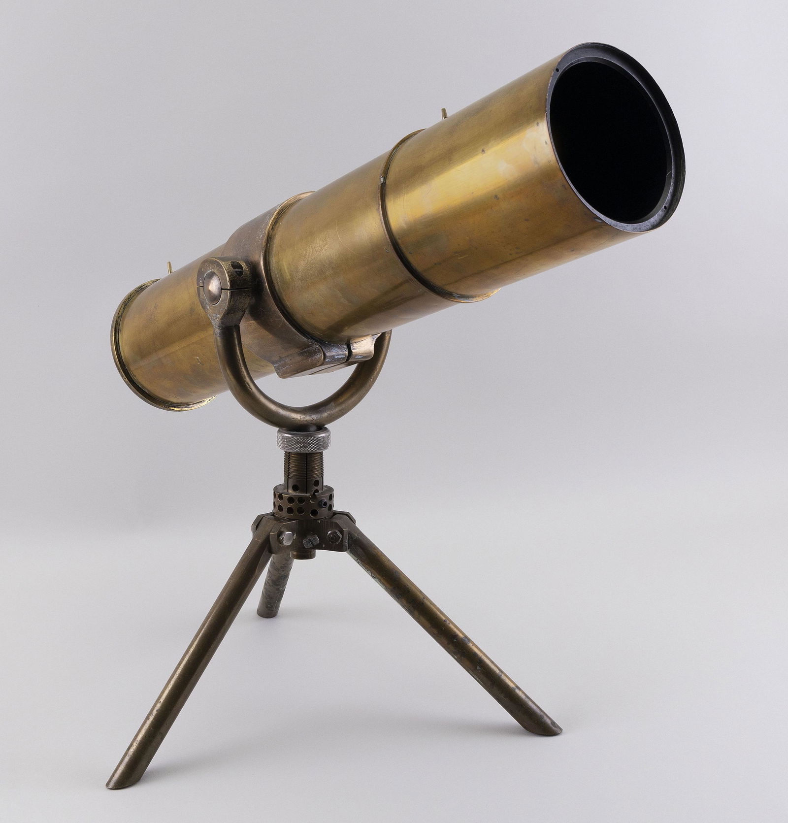 WORLD WAR II-ERA U.S. NAVY SCOPE WITH TRIPOD (1 of 2)