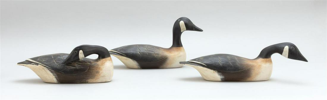 THREE HANK WALKER QUARTER-SIZE CANADA GEESE Newbury,: THREE HANK WALKER QUARTER-SIZE CANADA GEESENewbury, Massachusetts, 1921-1996Each with different head positions.Lengths from 11" to 15".