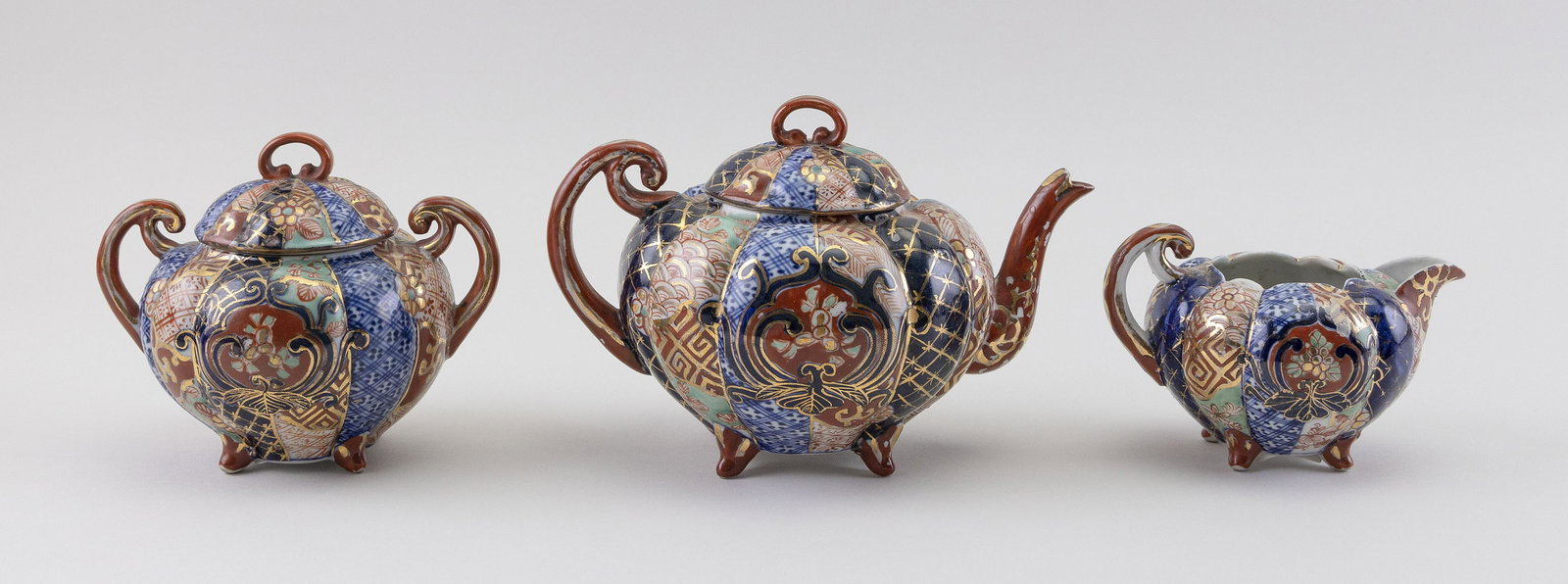 JAPANESE THREE-PIECE IMARI PORCELAIN TEA SET 20th (1 of 2)