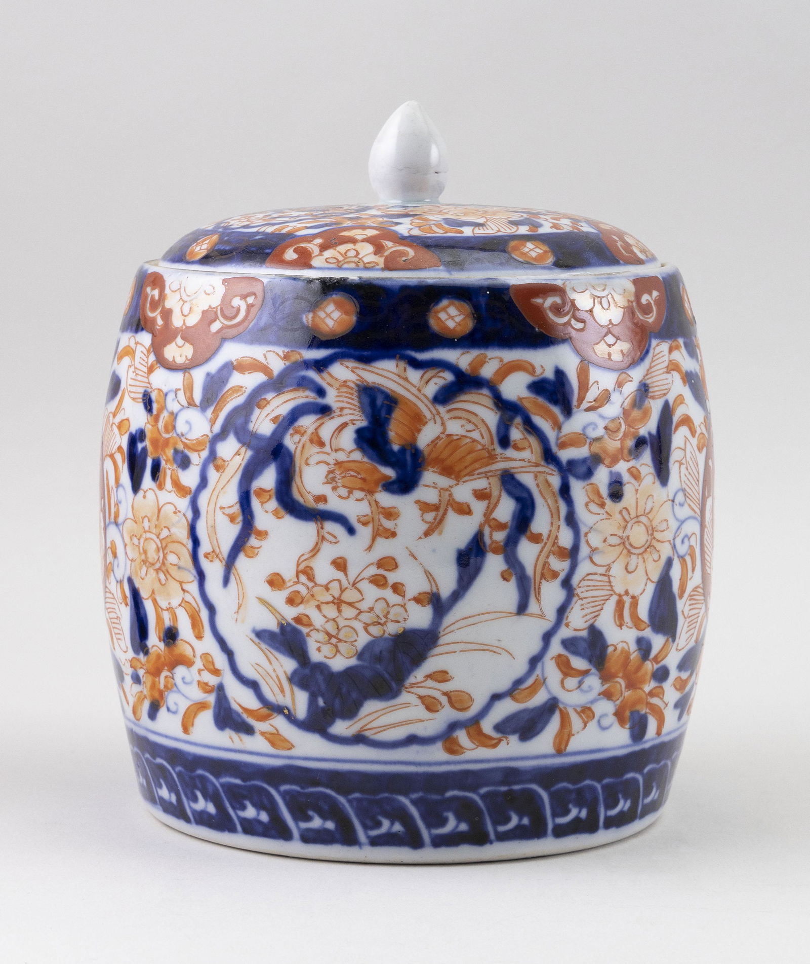 JAPANESE IMARI PORCELAIN COVERED MIZUSASHI 20th Century (1 of 2)