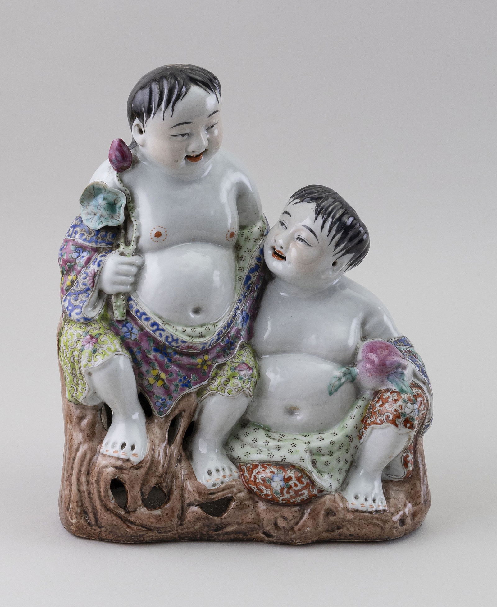 CHINESE FAMILLE ROSE PORCELAIN FIGURE GROUP Late (1 of 3)