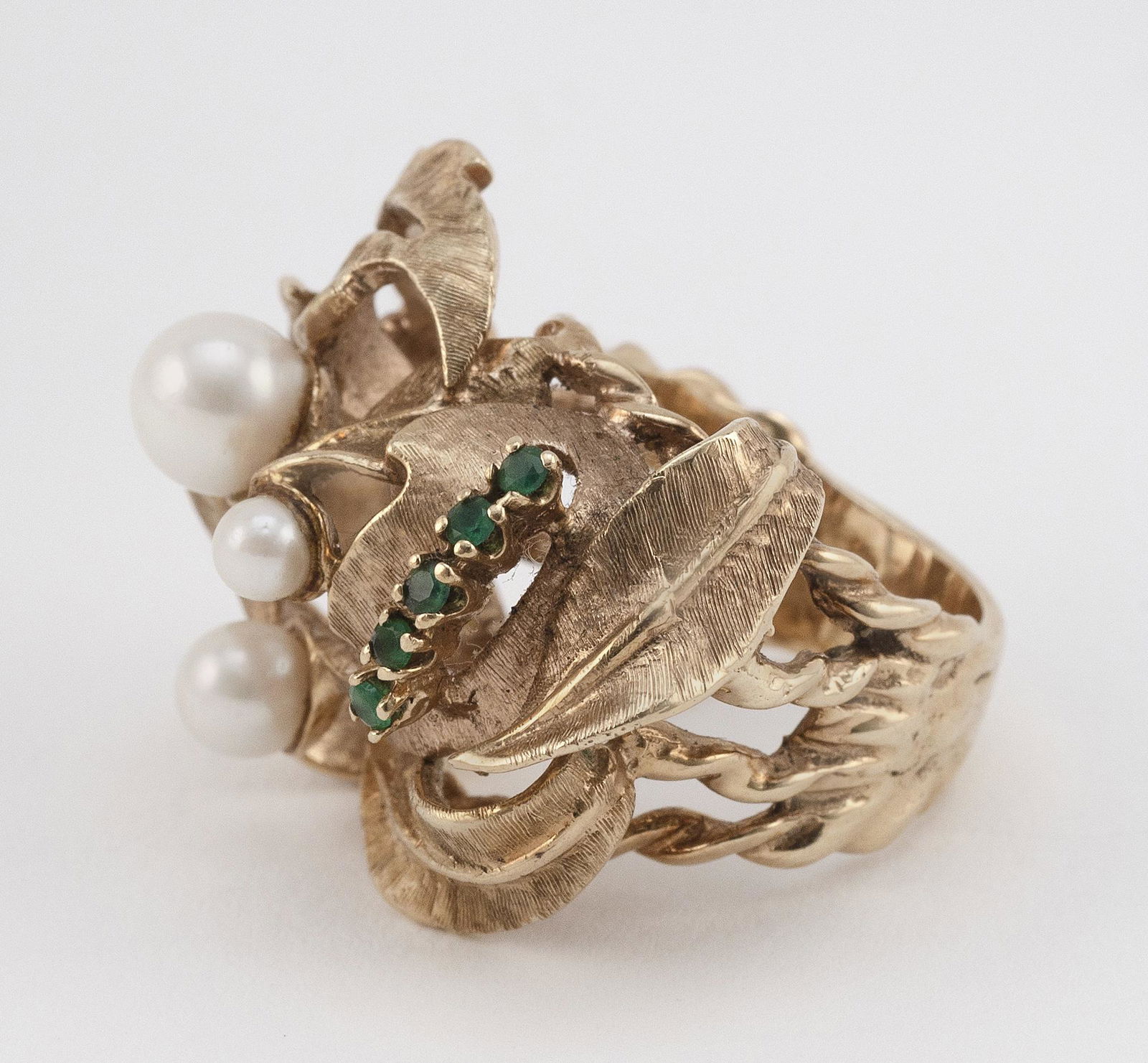 VINTAGE 14KT GOLD, CULTURED PEARL AND EMERALD RING (1 of 3)