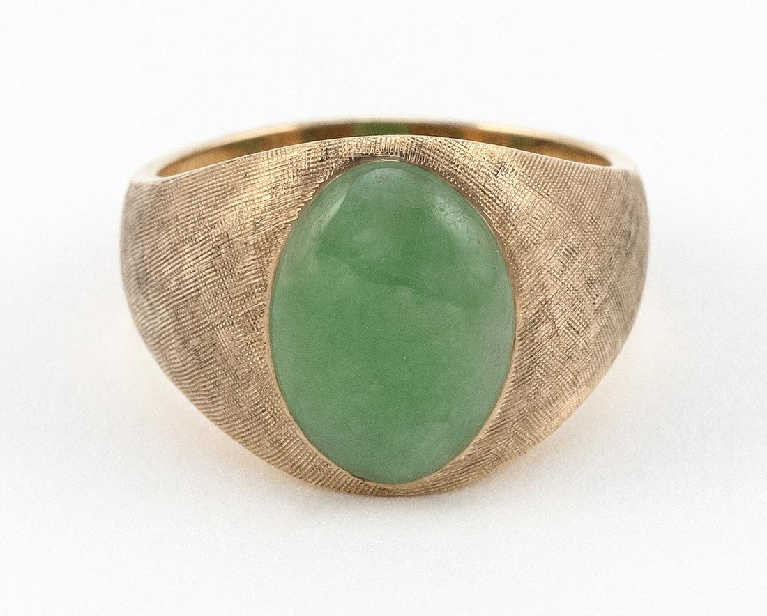 VINTAGE 14KT GOLD AND GREEN AVENTURINE RING Approx. (1 of 2)