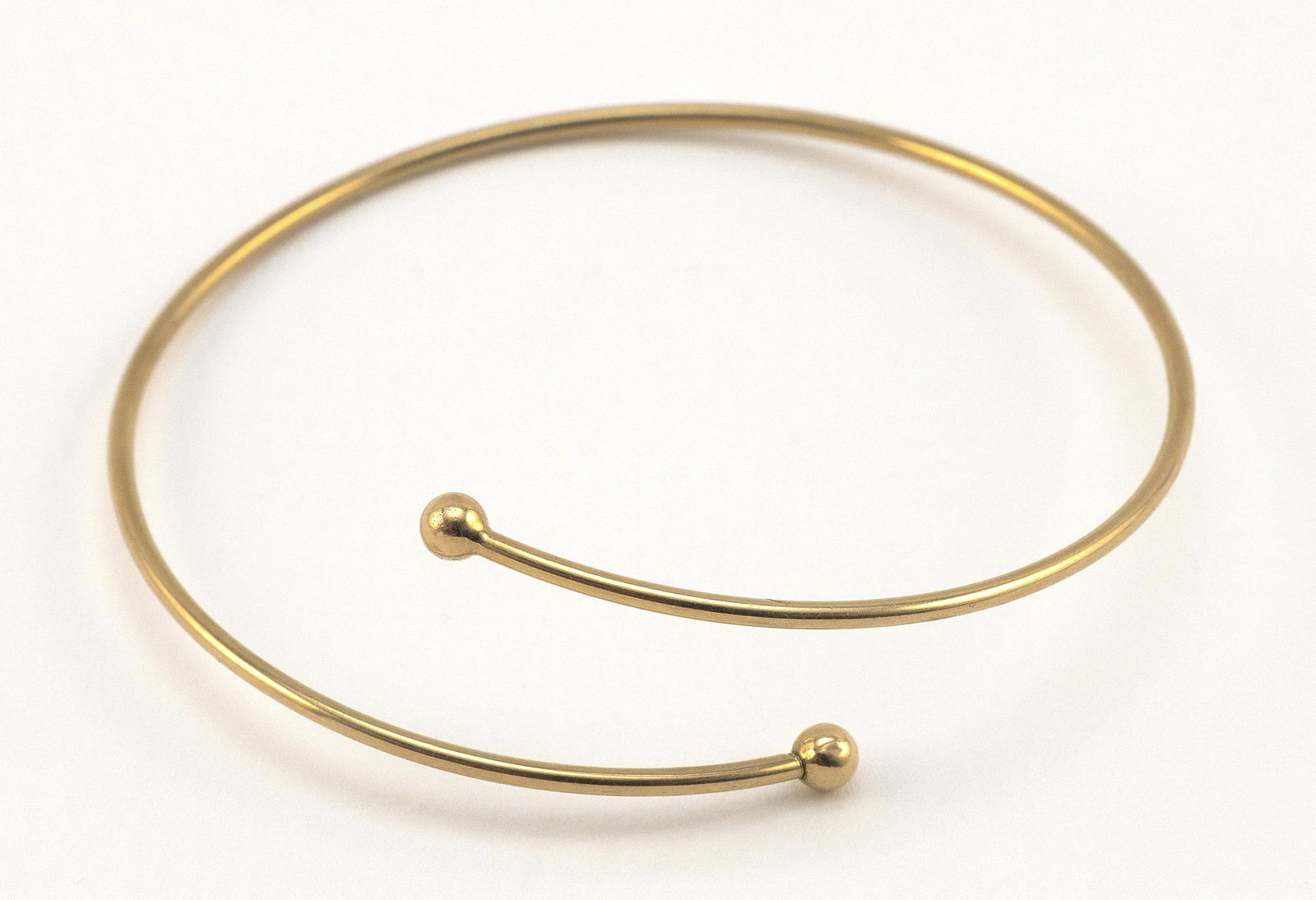 14KT GOLD BYPASS BANGLE BRACELET Approx. 4.19 dwt. (1 of 2)