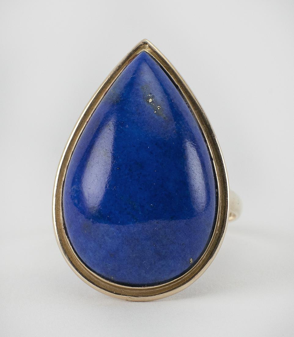 14KT GOLD AND LAPIS LAZULI RING Approx. 3.72 total dwt.: 14KT GOLD AND LAPIS LAZULI RING Size 6¾. Approx. 3.72 total dwt.
