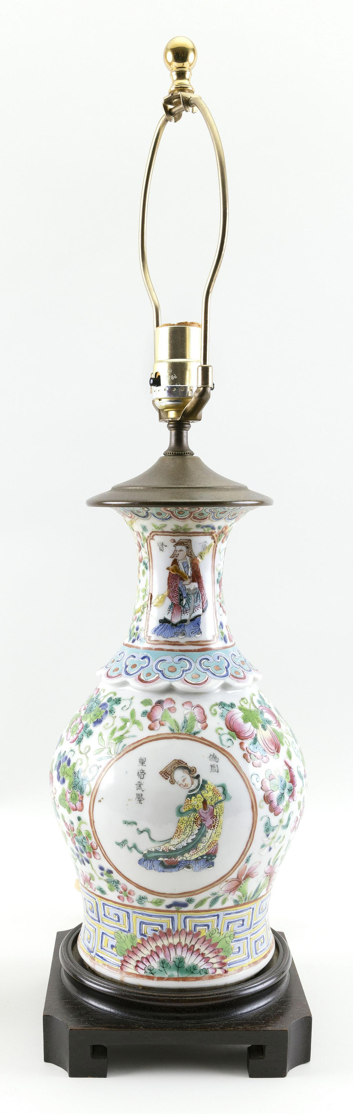 CHINESE EXPORT PORCELAIN VASE Mid- to Late 19th Century (1 of 2)