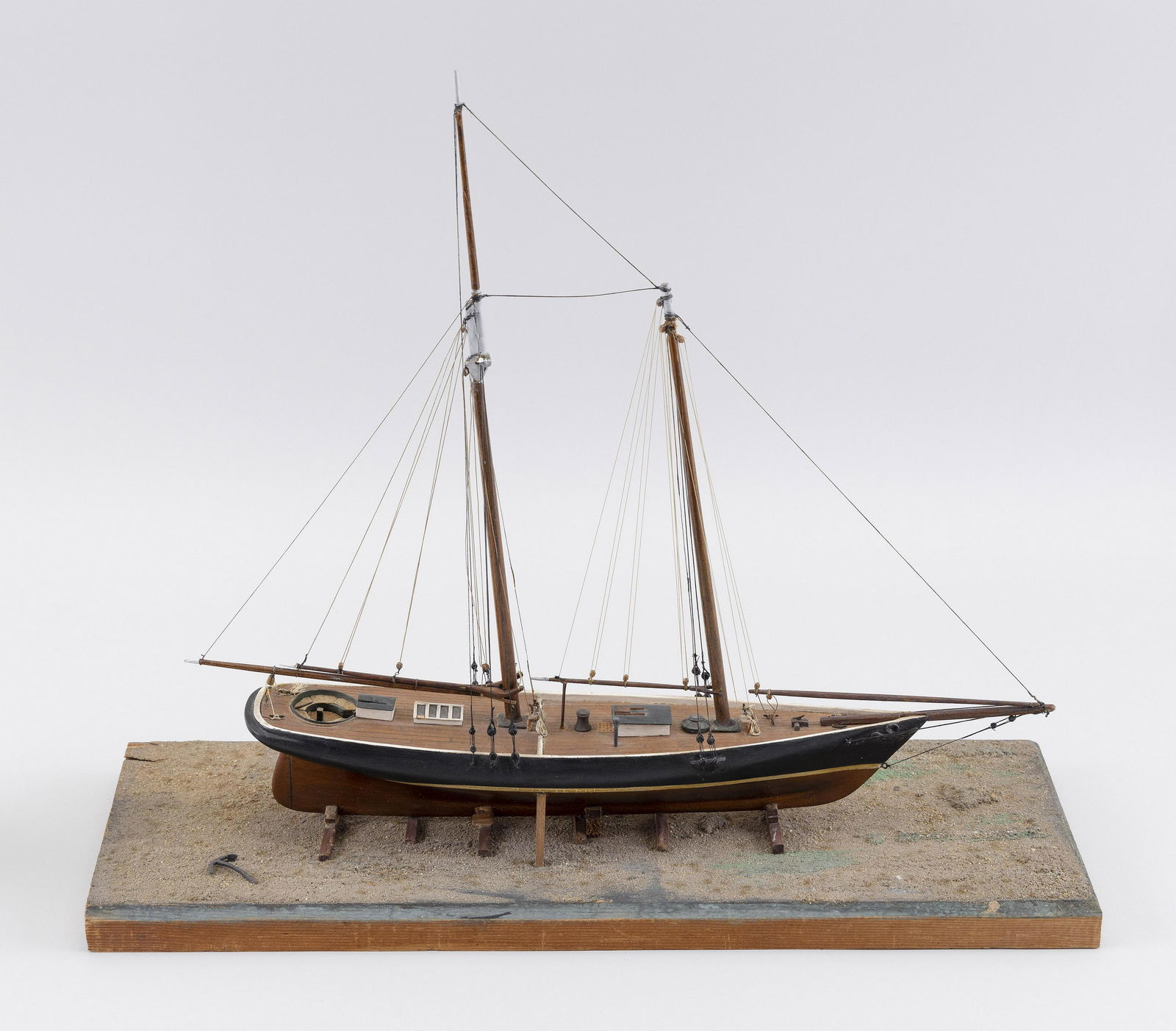 CASED MODEL OF A TWO-MASTED SCHOONER 20th Century Case (1 of 3)