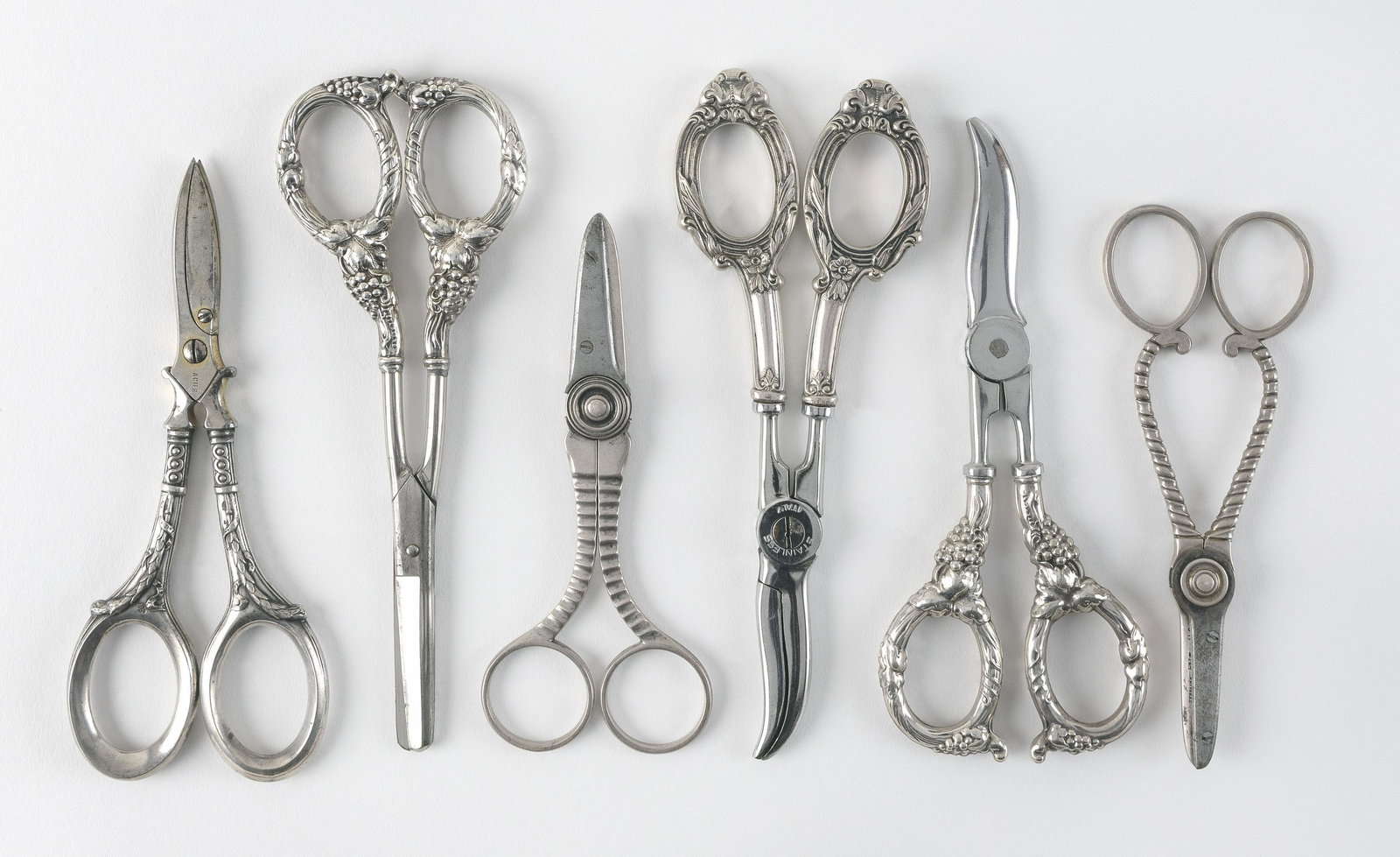 SIX PAIRS OF STERLING SILVER-HANDLED GRAPE SHEARS Early (1 of 2)