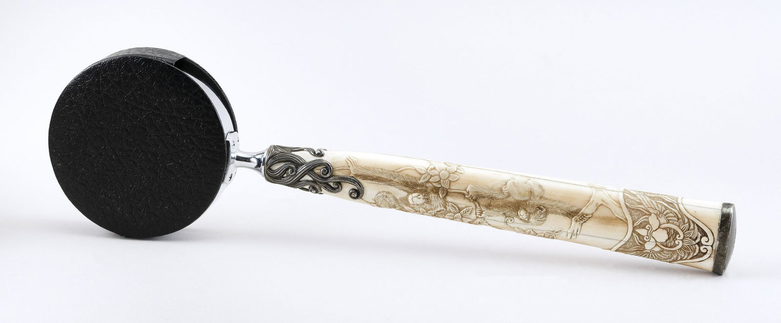 JAPANESE IVORY-HANDLED MAGNIFYING GLASS 19th Century (1 of 2)