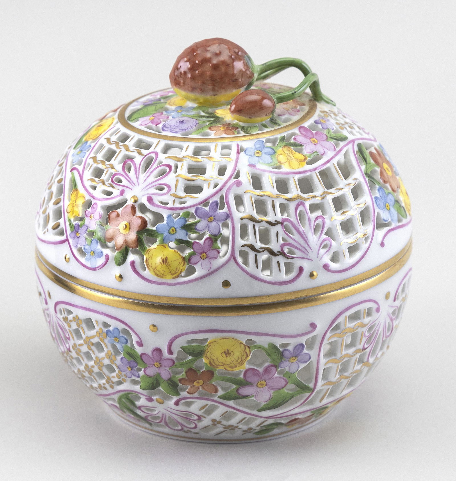 HEREND PORCELAIN BONBONNIERE Hungary, 20th Century (1 of 2)