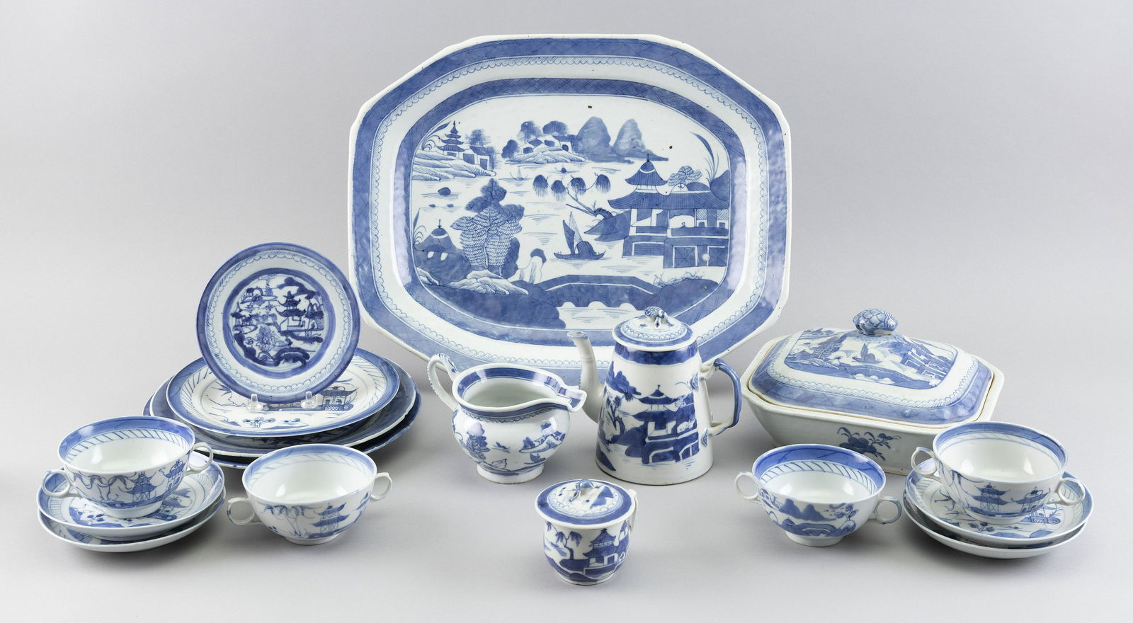 SEVENTEEN PIECES OF CHINESE EXPORT CANTON PORCELAIN (1 of 1)