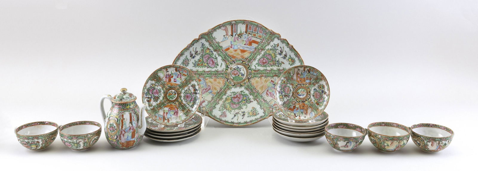 APPROX. TWENTY PIECES OF CHINESE EXPORT ROSE MEDALLION (1 of 3)
