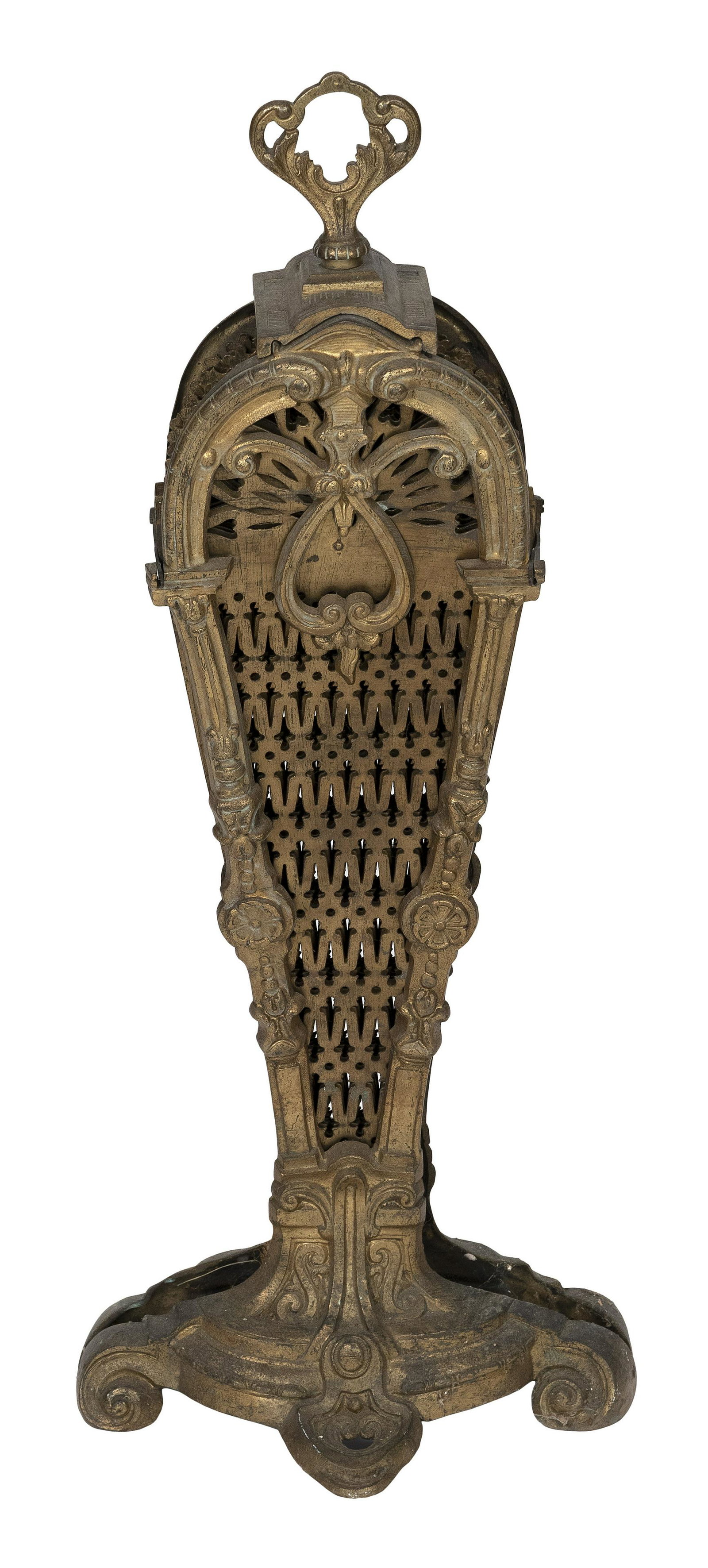 VICTORIAN BRASS FAN-FORM FIRE SCREEN Early 20th Century Height 24”.: VICTORIAN BRASS FAN-FORM FIRE SCREEN Early 20th Century Pierced panels open to form the screen. Height 24”. Width when open 35”.
