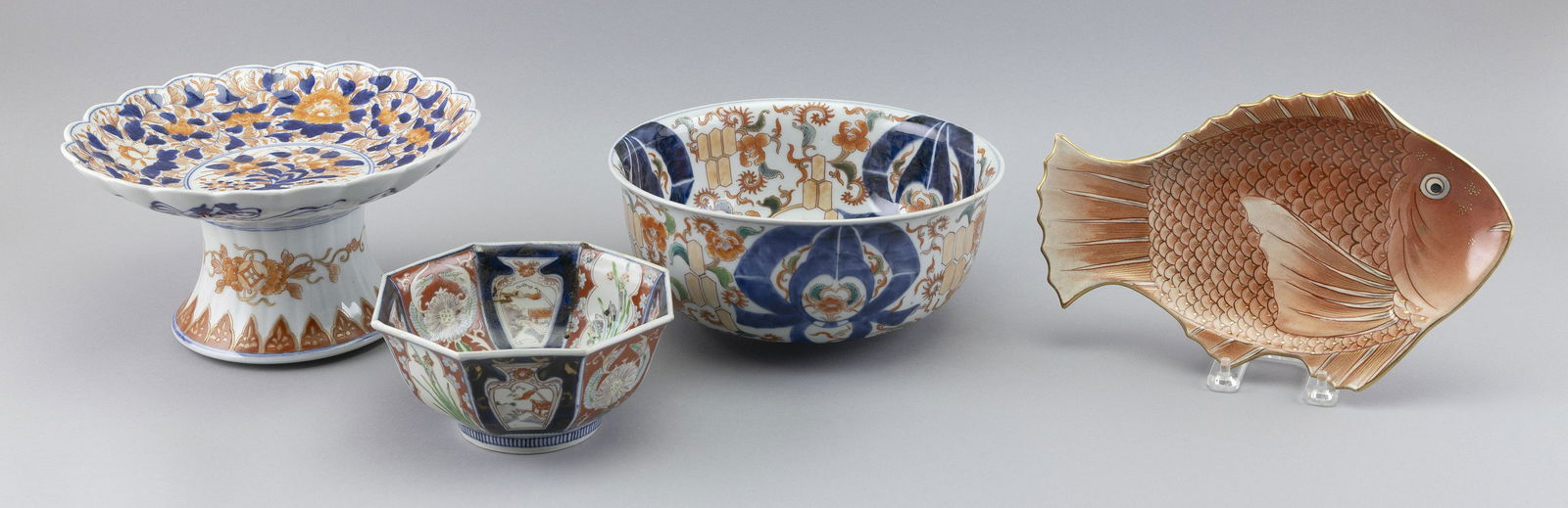 FOUR PIECES OF JAPANESE PORCELAIN Late 19th/Early 20th Century (1 of 2)