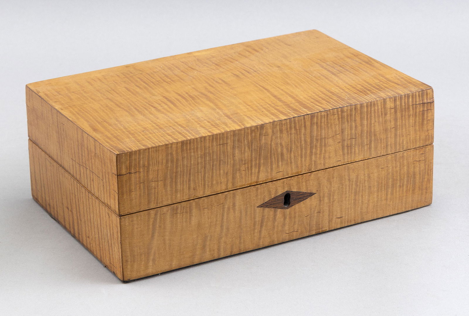 TIGER MAPLE DRESSER BOX Late 19th Century Height 4”. Width 10”. Depth 6.75”. (1 of 3)