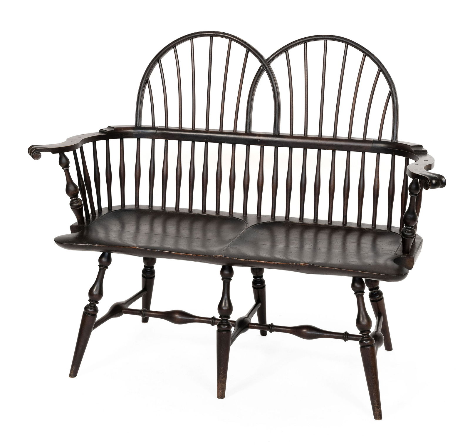 WALLACE NUTTING TWIN-BACK WINDSOR LOVESEAT Massachusetts, Early 20th Century Back height 40.5” (1 of 2)