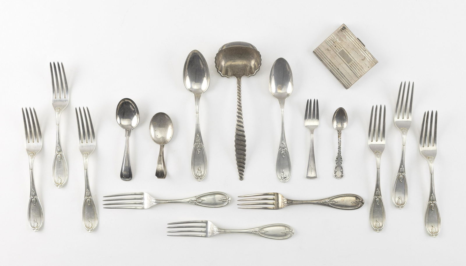 SEVENTEEN STERLING SILVER ITEMS First Half of the 20th Century Approx. 20.0 troy oz. (1 of 1)