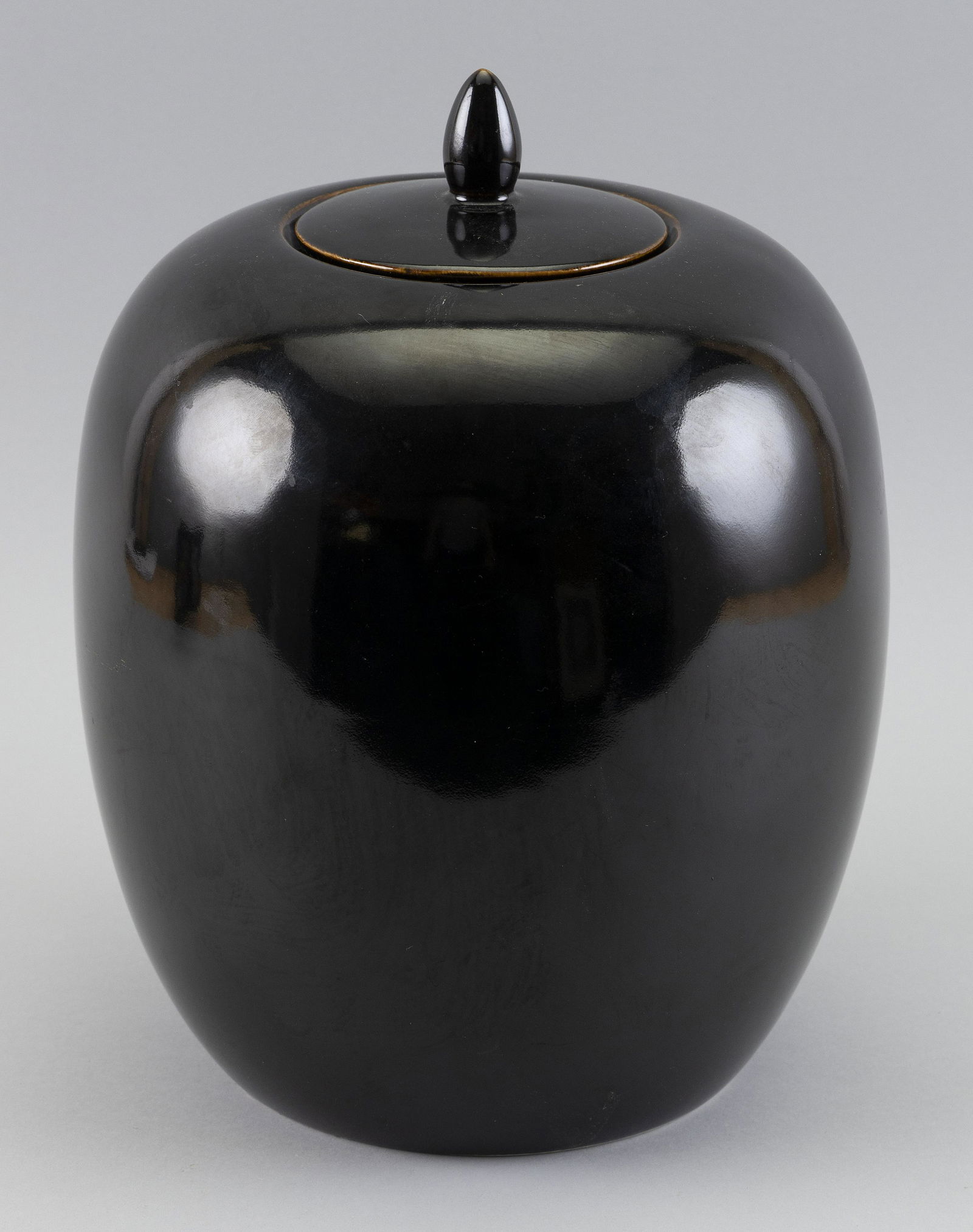 CHINESE MIRROR BLACK PORCELAIN COVERED STORAGE JAR 20th Century Height 13". (1 of 3)