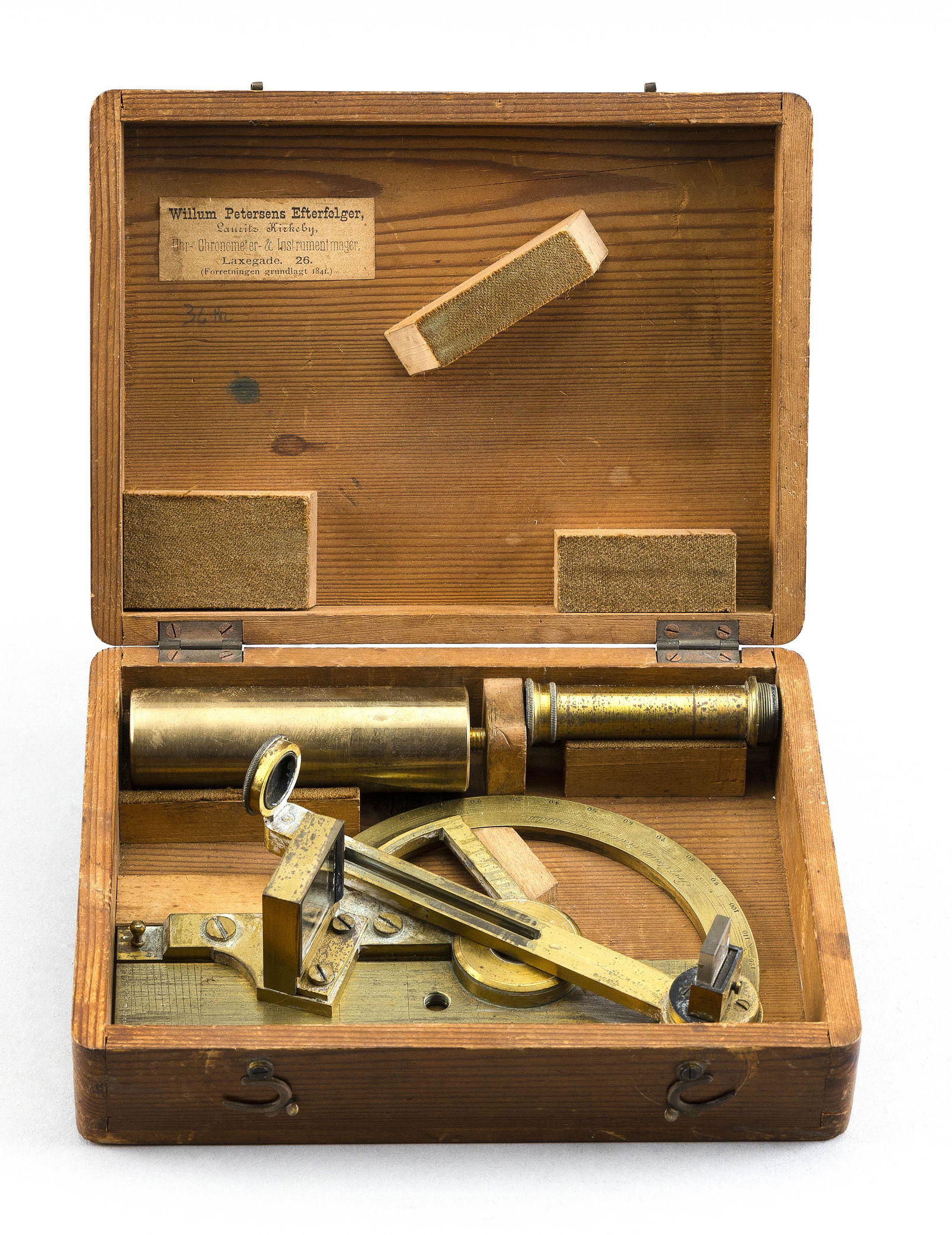 BRASS REFLECTING PROTRACTOR BY SMITH Denmark, Circa 1841 Instrument height 4". Length 6". Width (1 of 3)