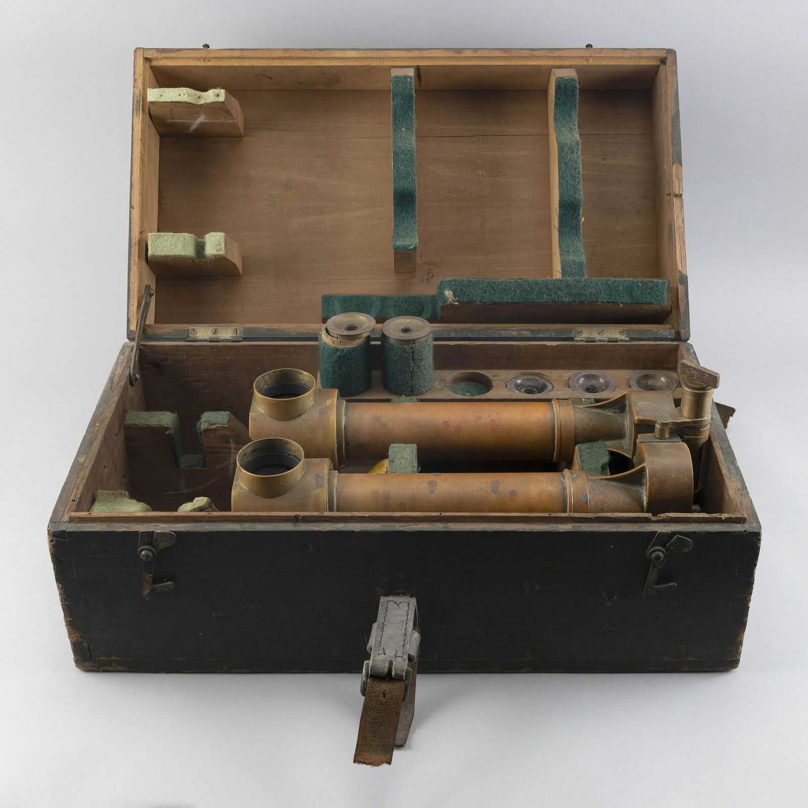 CASED STEREO BINOCULARS SIGHT Case height 9”. Width 20.75”. Depth 7.5”. (1 of 2)