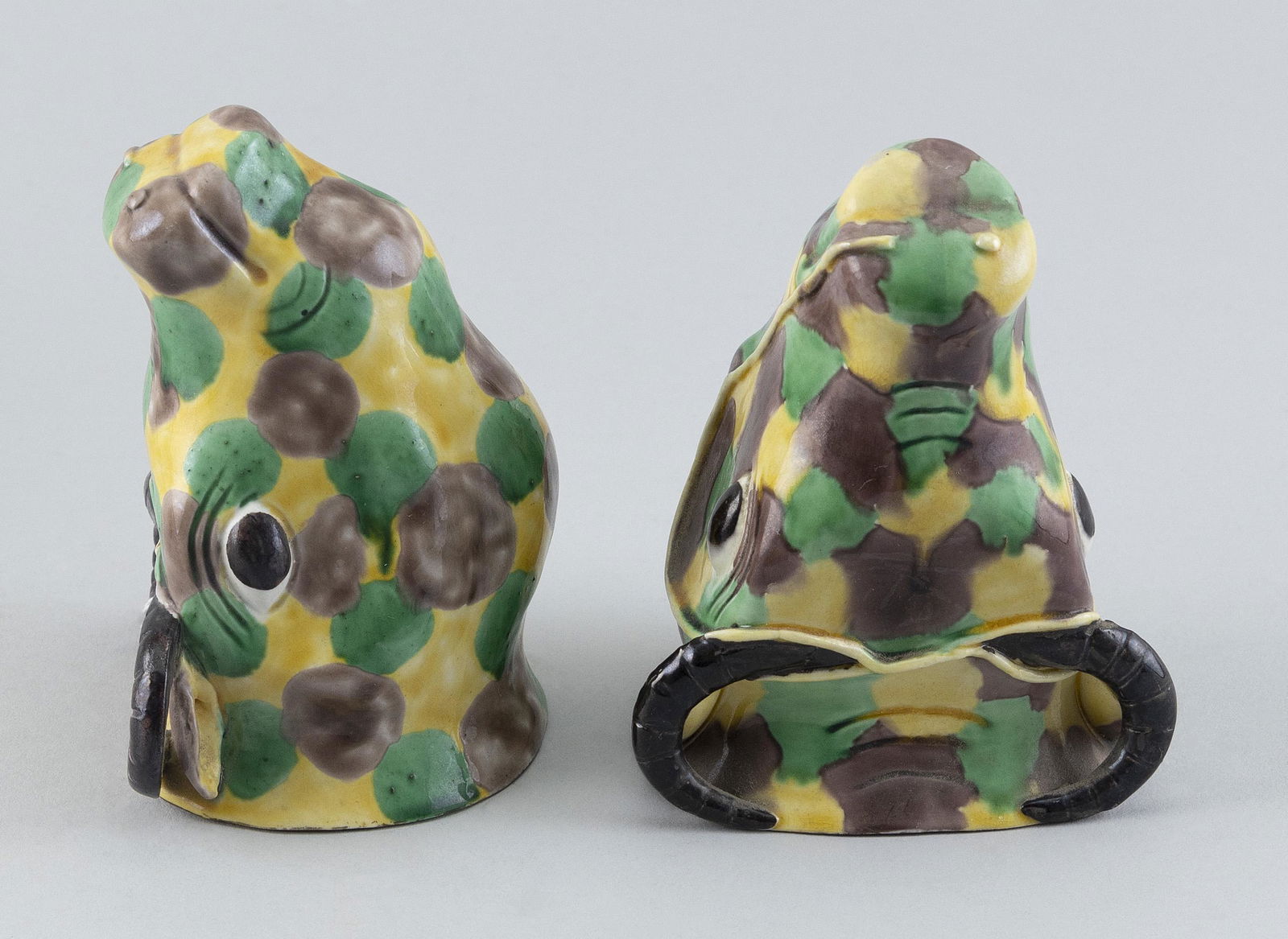 PAIR OF CHINESE SANCAI GLAZE PORCELAIN STIRRUP CUPS 19th Century Heights 5". (1 of 2)