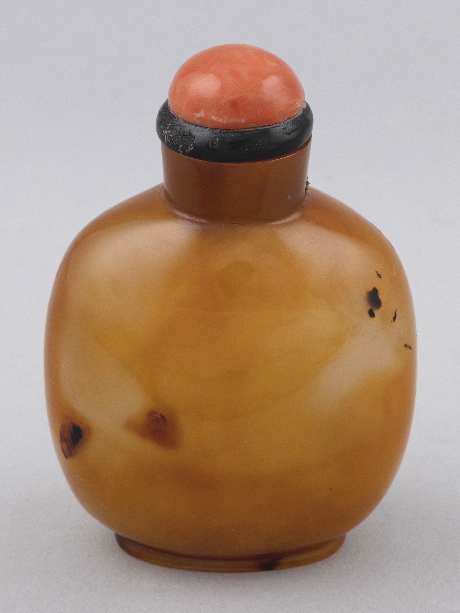 CHINESE FLOATER AGATE SNUFF BOTTLE 19th Century Height 3”. (1 of 3)