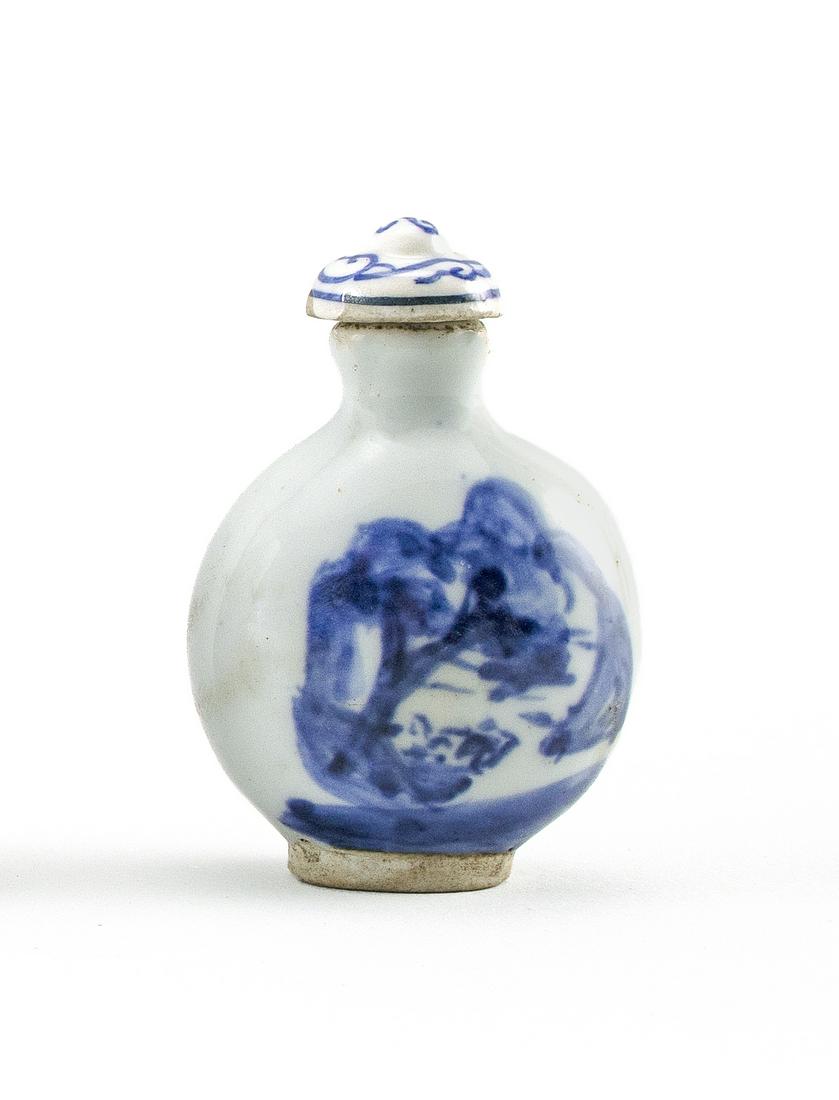 CHINESE BLUE AND WHITE PORCELAIN SNUFF BOTTLE 20th Century Height 2". (1 of 3)