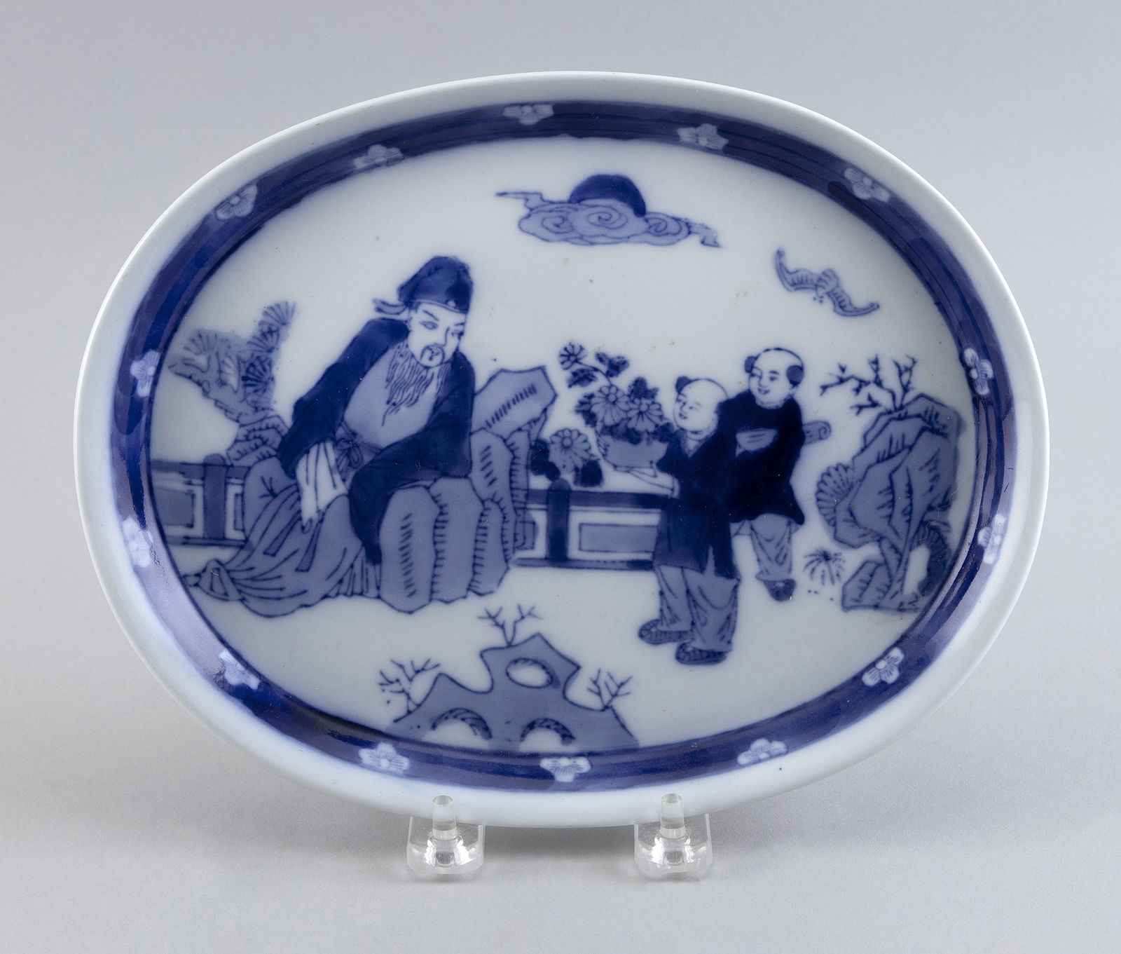 CHINESE BLUE AND WHITE PORCELAIN OVAL TRAY 20th Century 9.5" x 7.5". (1 of 2)