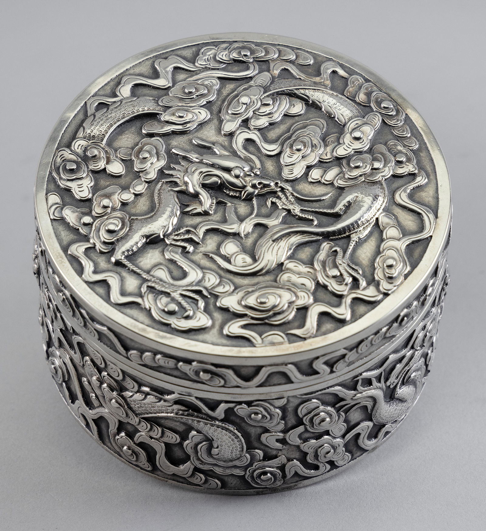 CHINESE EXPORT SILVER COVERED BOX Late 19th/Early 20th Century (1 of 3)
