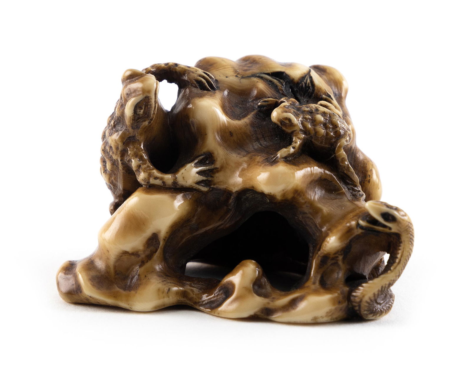 JAPANESE CARVED IVORY NETSUKE 19th Century Length 2". (1 of 3)