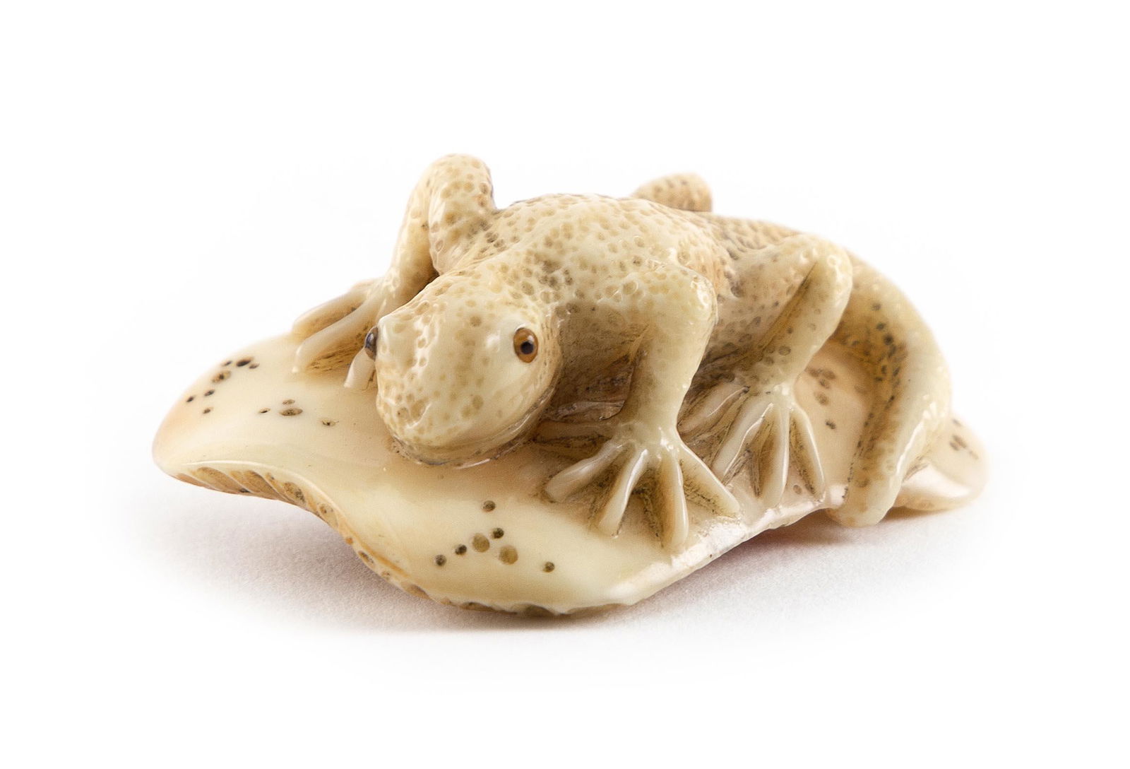 JAPANESE CARVED IVORY NETSUKE BY YOSHIYUKI Circa 1900 Length 1.5". (1 of 4)