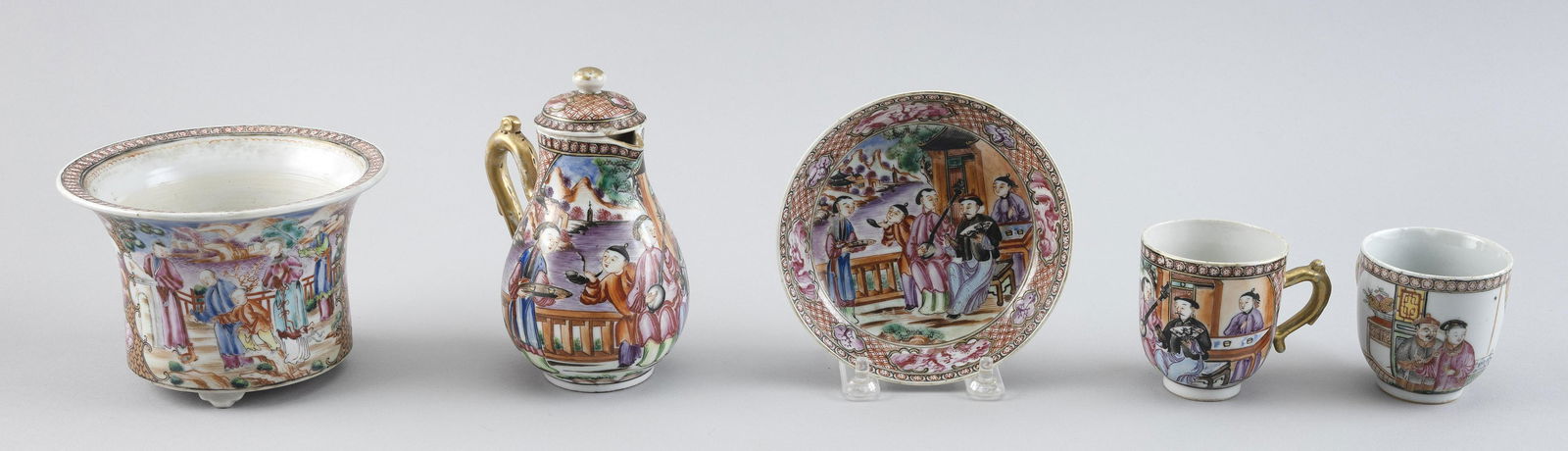 FIVE PIECES OF CHINESE EXPORT FAMILLE ROSE PORCELAIN 19th Century (1 of 8)