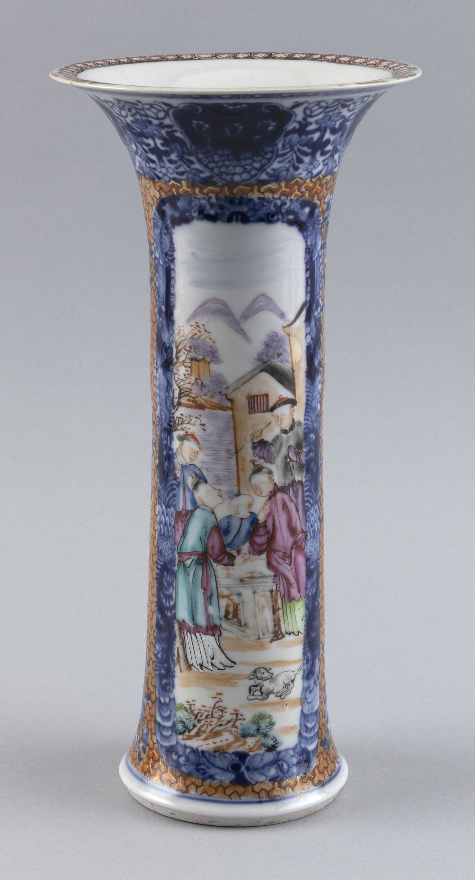 CHINESE EXPORT FAMILLE ROSE PORCELAIN GARNITURE VASE 19th Century Height 10.5”. (1 of 6)