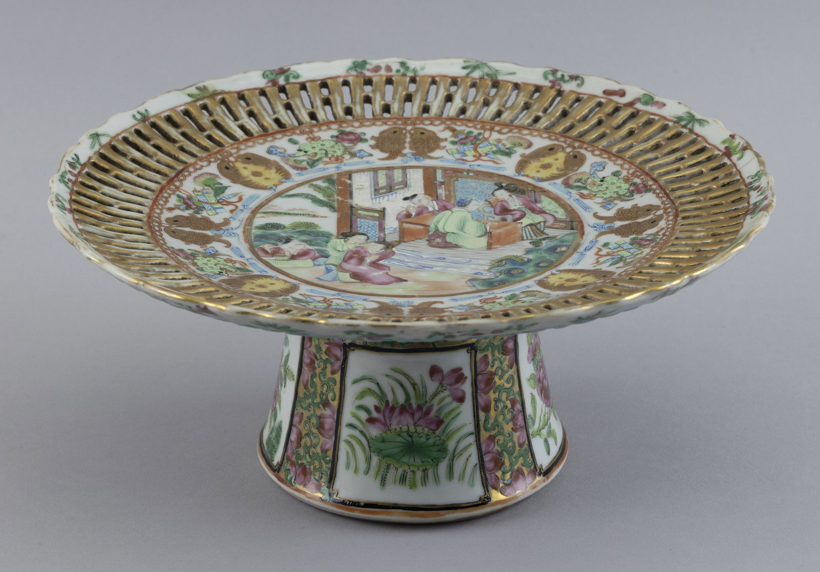 CHINESE EXPORT ROSE MANDARIN PORCELAIN TAZZA 19th Century Height 4.5”. Diameter 10”. (1 of 5)