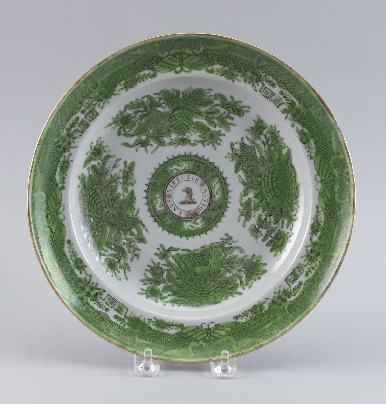 CHINESE EXPORT GREEN FITZHUGH RAWSON CREST ARMORIAL PORCELAIN PLATE First Half of the 20th Century (1 of 2)