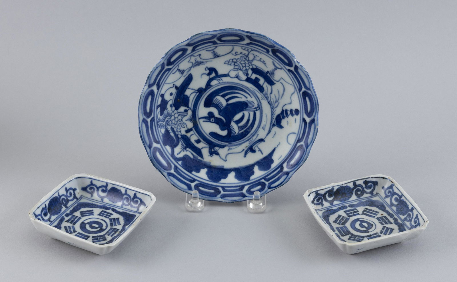 THREE PIECES OF SMALL CHINESE BLUE AND WHITE PORCELAIN 19th Century (1 of 6)