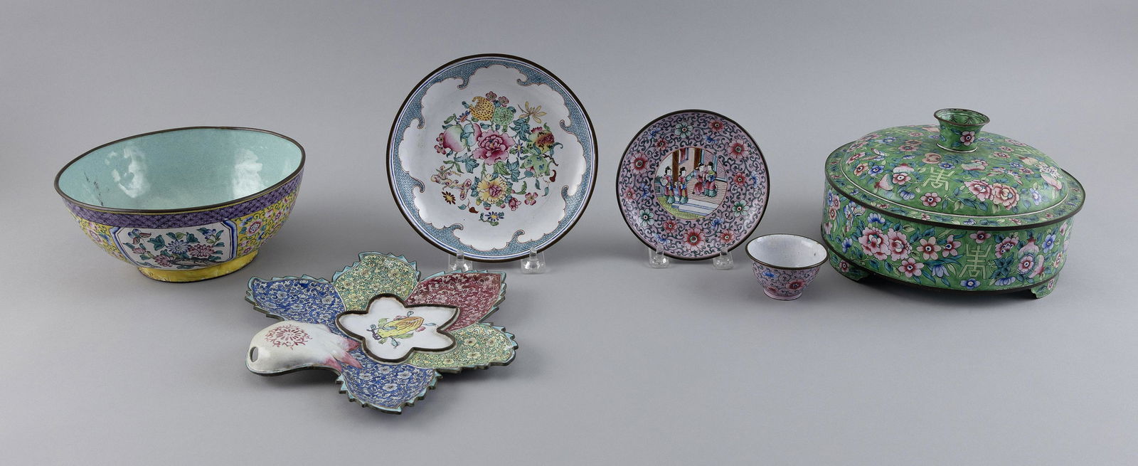 SIX CHINESE FAMILLE ROSE CANTON ENAMEL TABLEWARES 18th/19th Century (1 of 5)